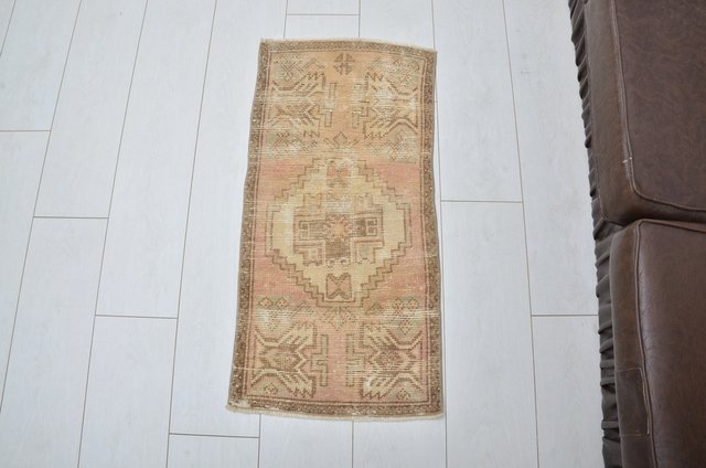 Small Turkish Handmade Wool Rug, 1960s for sale at Pamono