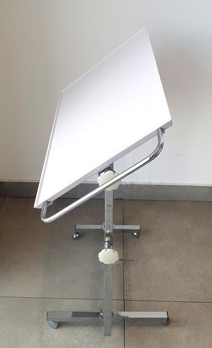 InnovaGoods - Tavolo Pieghevole Multiuso Muvisk, Portatile Per PC, Scrivania Regolabile, Supporto Tablet E Cellulare, Compatto E Leggero, Bianco, 60x27x40cm, Metallo - 5