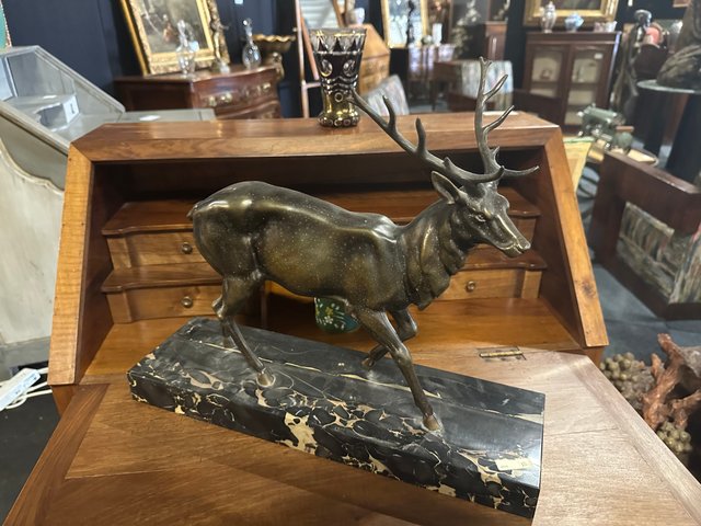 Sculpture en bronze - Famille de 3 cerfs sur socle en marbre