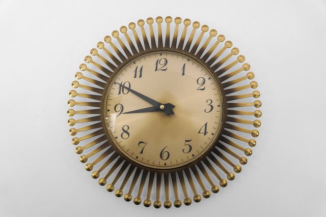 低価格で大人気の Wall Sunburst Modern Mid-Century Clock Meister from Brass in コレクション