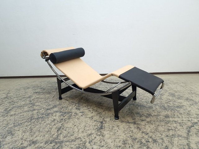 Louis Vuittion LC4 by Liege Perriand for Cassina for sale at Pamono