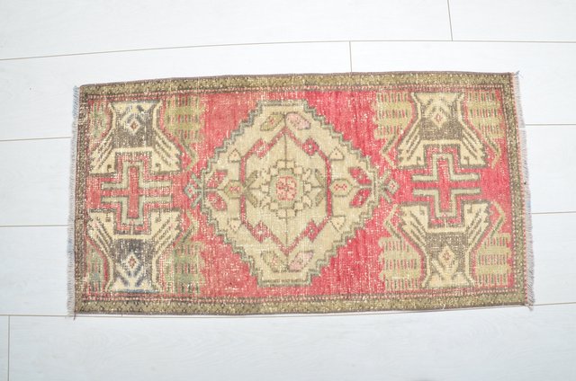 Turkish Red Faded Wool Small Rug, 1960s for sale at Pamono