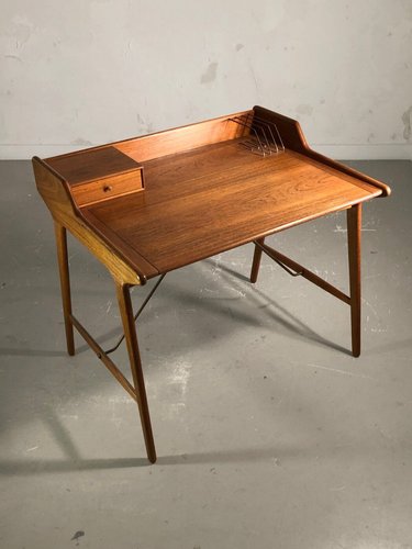 ネオヴィンテージ、90’s フォールディングデスク、ポストモダン、グッドデザイン Small Desk Emblematic Model by Svend Åge Madsen Knudsen & Søn