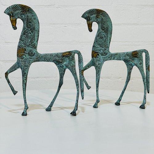 SCULPTURE EN LAITON ou Bronze représentant un Cheval tirant une canon