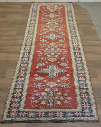 Alfombra de pasillo Kazak tradicional tejida a mano, años 20 en