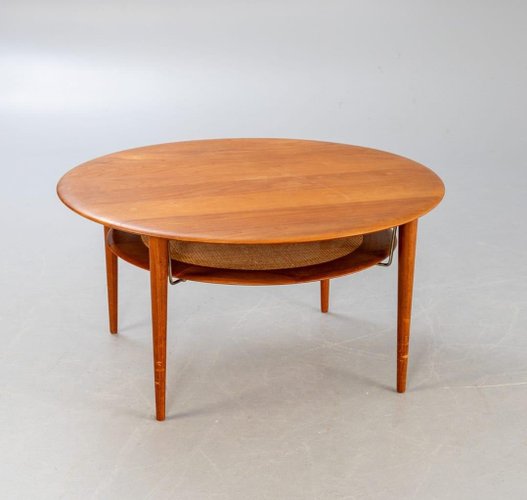 Vintage Model FD 515 Round Teak Coffee Table by Peter Hvidt Orla