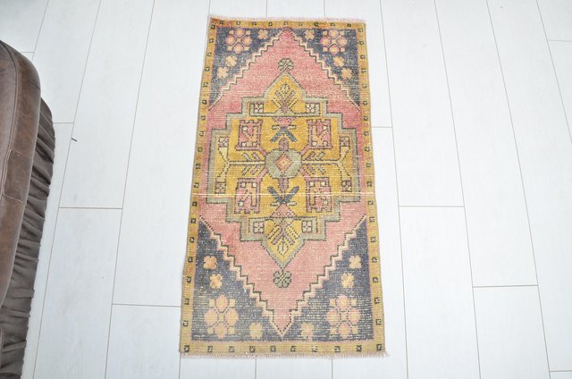 Handmade Vintage Rug, 1960s for sale at Pamono
