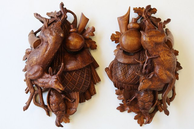 no.0378 鹿鳴く夜　アンティークブラウンとソーダ　一点物 19th Century Swiss Carved Black Forest Trophy Plaques, 1880, Set
