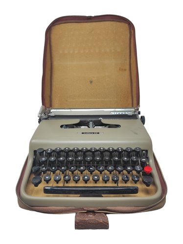 Lettera 22 Typewriter from Olivetti, Italy, 1950s for sale at Pamono