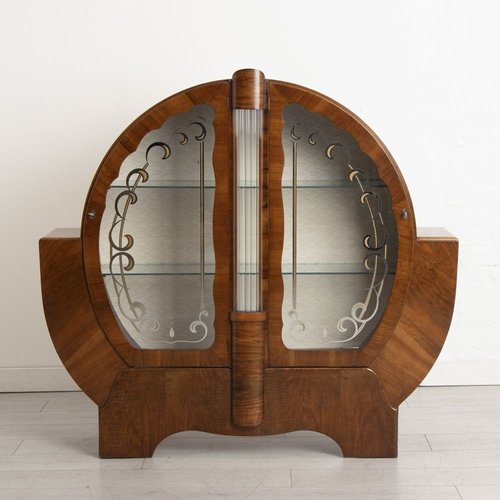 Runder britischer Art Deco Nussholz Schrank, 1930er bei Pamono kaufen