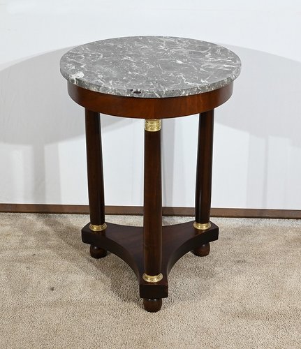 Guéridon de style Louis XVI en laiton et marbre XX siècle Classique