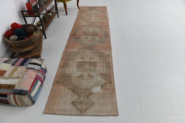 Vintage Turkish Wool Runner Rug, 1960 for sale at Pamono