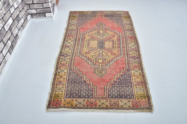 Turkish Anatolian Handmade Wool Rug, 1960s for sale at Pamono