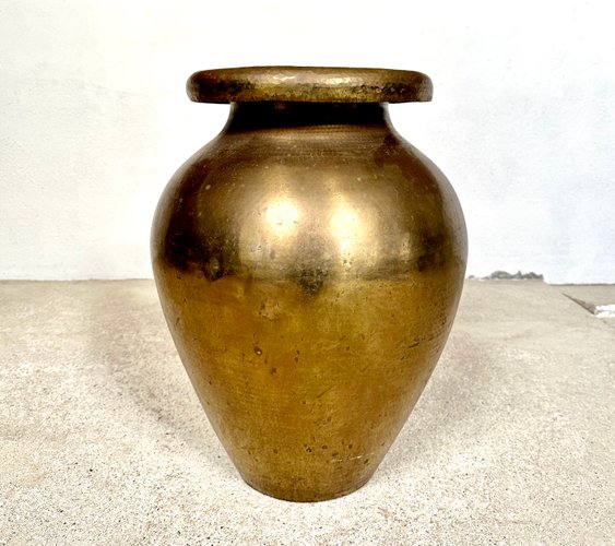 Grand Vase en Laiton Martelé à la Main attribué à Egidio Casagrande ...