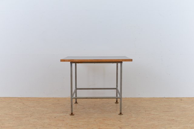 Mesa auxiliar vintage de metal con superficie negra en venta en Pamono