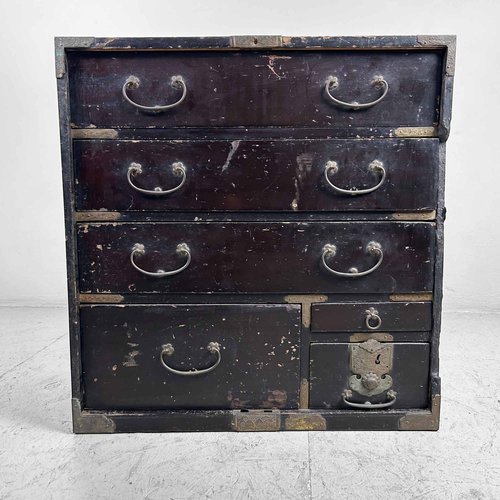 Cajonera japonesa lacada, década de 1890 en venta en Pamono