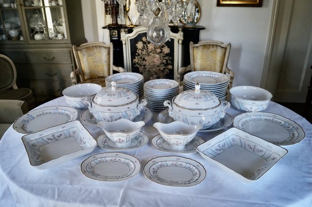  ジャスパー 1989 バレンタイン プレート Vintage Porcelain Dinnerware, 1989, Set of 52 for sale at Pamono