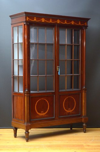 Mahogany china cabinet outlet