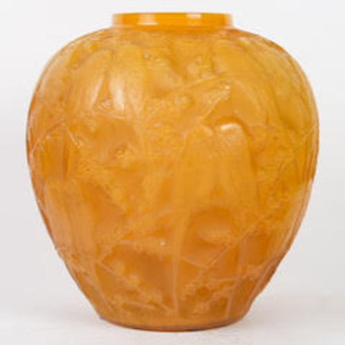 Butterscotch Parakeet Vase by René Lalique, 1919 for sale at Pamono