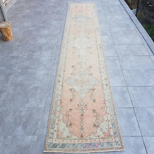 Royal Runner Rug Texture Anatolian Orange Wool Royal Runner Rug, 1960s for sale at Pamono