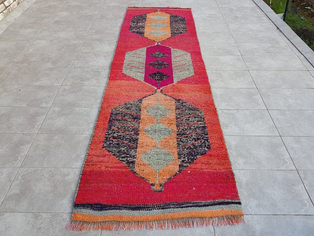 Vintage Turkish Faded Red Wool Oushhak Rug, 1960s for sale at Pamono