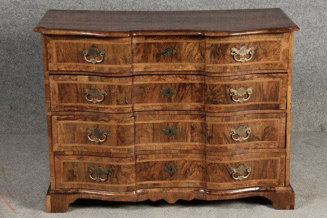 Baroque Chest of 4 Drawers in Walnut, 1750s for sale at Pamono