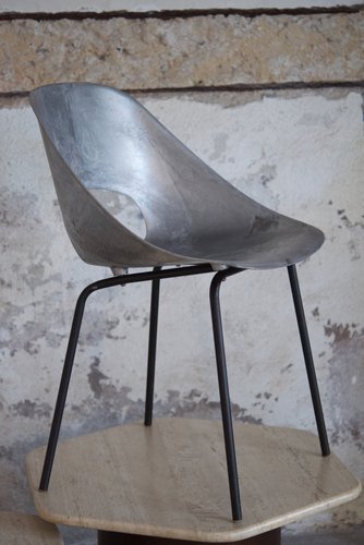 Modell Tulip Chair aus Aluminium von Pierre Guariche für Steiner 