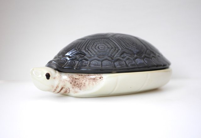 Französische Majolika Schildkröten-Terrine von Michel Caugant bei ...