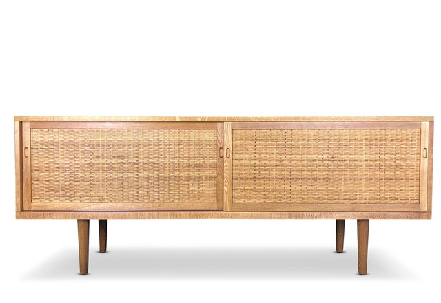 Sideboard aus Eiche mit Korbgeflecht von Hans J. Wegner für RyMöbler