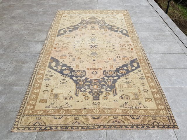 Turkish Faded Oushak Rug, 1960s for sale at Pamono