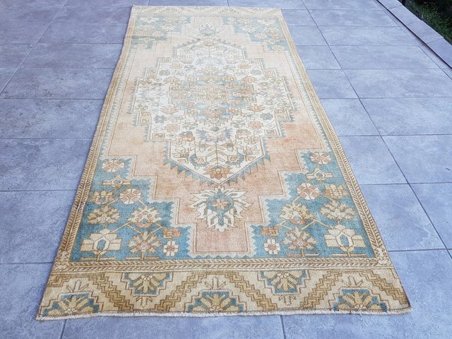 Oriental Turkey Faded Wool Oushak Rug, 1960s for sale at Pamono