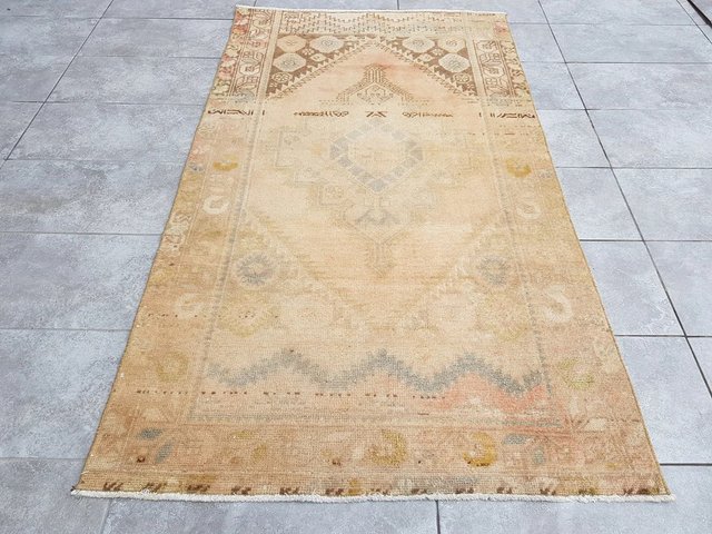 Turkish Oushak Faded Rug, 1960s for sale at Pamono