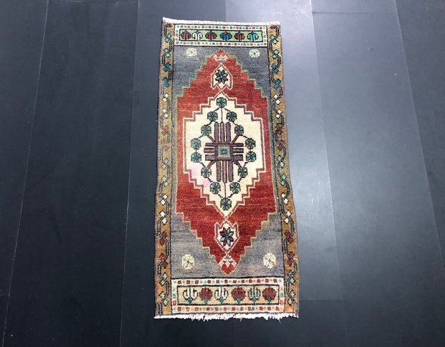 Small Turkish Handmade Rug, 1960s for sale at Pamono