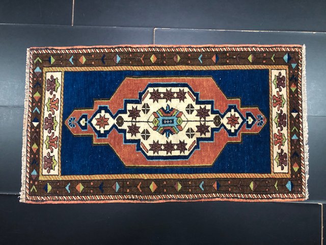 Turkish Handmade Wool Small Rug, 1960s for sale at Pamono