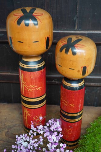 vintage-traditional-kokeshis-