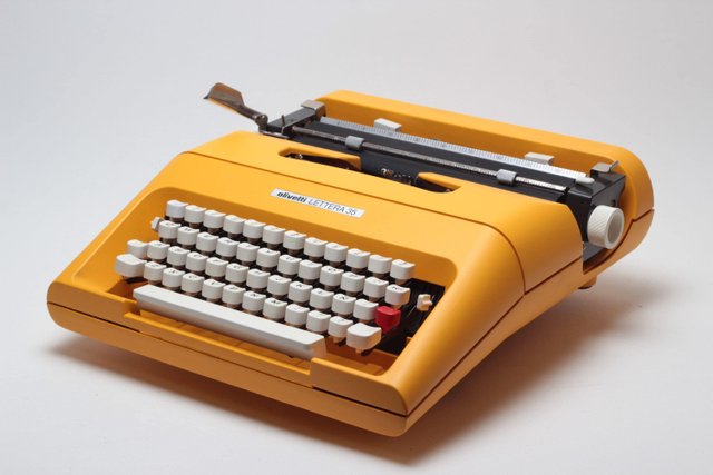 Gelbe Lettera 35 Schreibmaschine von Marcello Nizzoli für Olivetti 