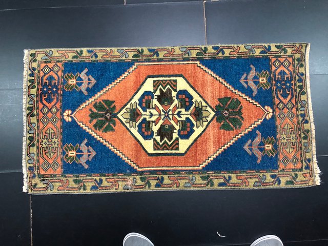 Small Turkish Handmade Wool Rug, 1960s for sale at Pamono