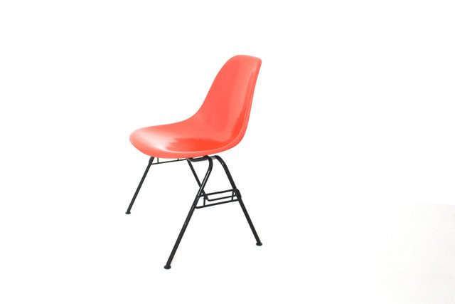 Sillas auxiliares DSS-N rojas de Charles & Ray Eames para Herman Miller