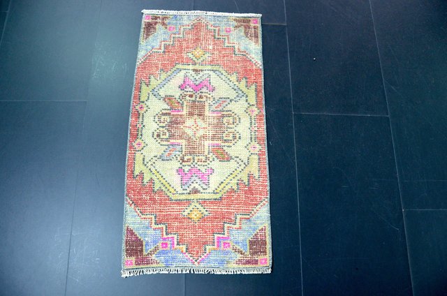 Small Vintage Turkish Faded Wool Rug, 1960s for sale at Pamono