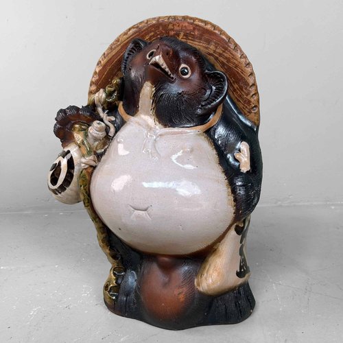 large-decorative-tanuki-statue