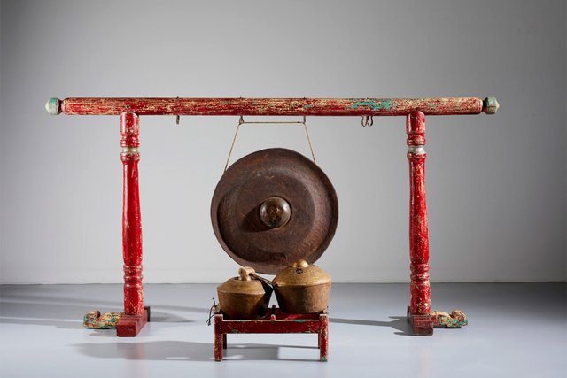 Bali プリアタン村のGong 中型 A（40cm) Indonesian Traditional Gong and Bonang, 1800s, Set of 2 for sale