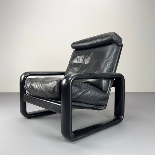 postmodern-black-hombre-lounge