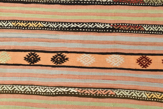 Turkish Pale Red & Green Hand-Woven Kilim Rug, 1957 for sale at Pamono