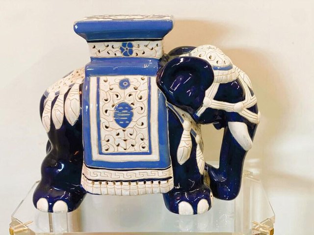 青白ハルカス、ヨビニオンハルカス、青白エルボロム、ドキンダンテ、Kアトランなど Chinoiserie Ceramic Lucky Elephant Plant Stand in Blue and Cream