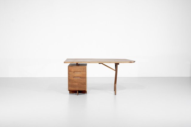 Desk Conoid by George Nakashima, Usa, 1970s for sale at Pamono Desk Conoid by George Nakashima, Usa, 1970s for sale at Pamono