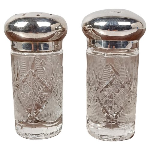 Vintage Salz & Pfeffer Menage aus geschliffenem Kristallglas & Versilbert, 1960er, 2er Set bei Pamono kaufen