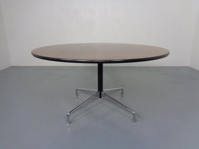 large-segmented-round-dining-