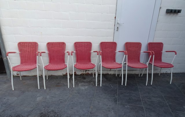 italian-pink-plastic-chairs-