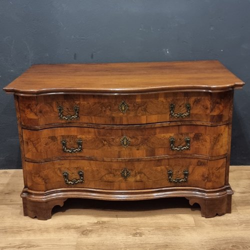 18th Century Veronese Walnut Chest of Drawers, 1750 for sale at Pamono