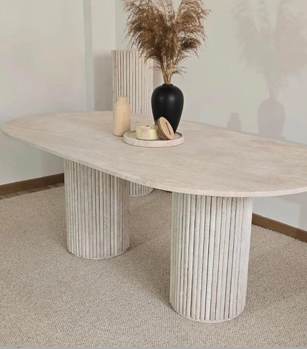 Tavolo da pranzo Elena in pietra di travertino di Stonemarble in